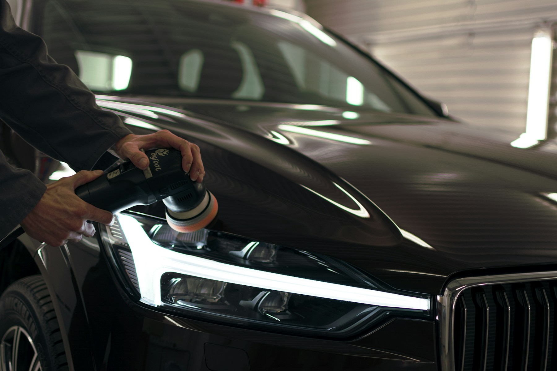 Licensed stock photo showing a hands-on car detailing process